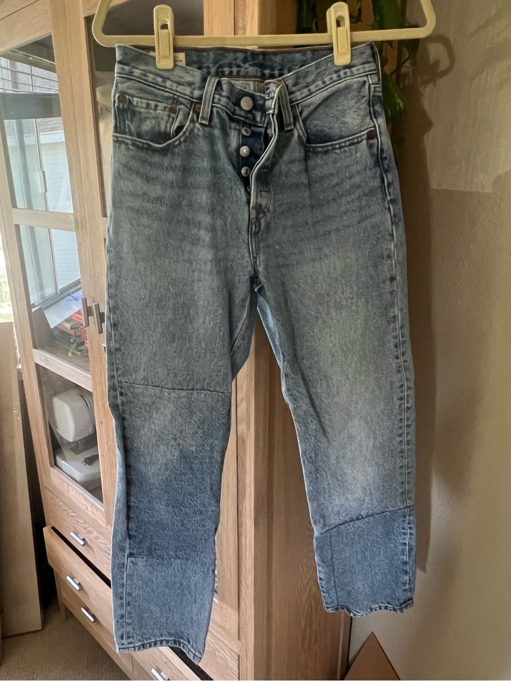 Levi 501 Multi-button Closure and Asymmetrical Leg Design - Medium Wash